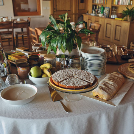 Colazione all'agriturismo di Schio il Maggiociondolo